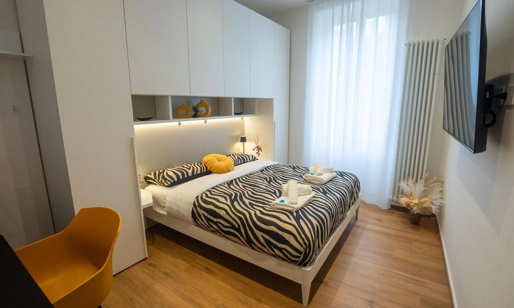 Pensión Hotel Salotto Corso Garibaldi Plasencia Italia